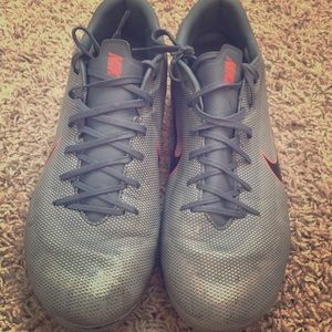Soccer cleats size 7.5